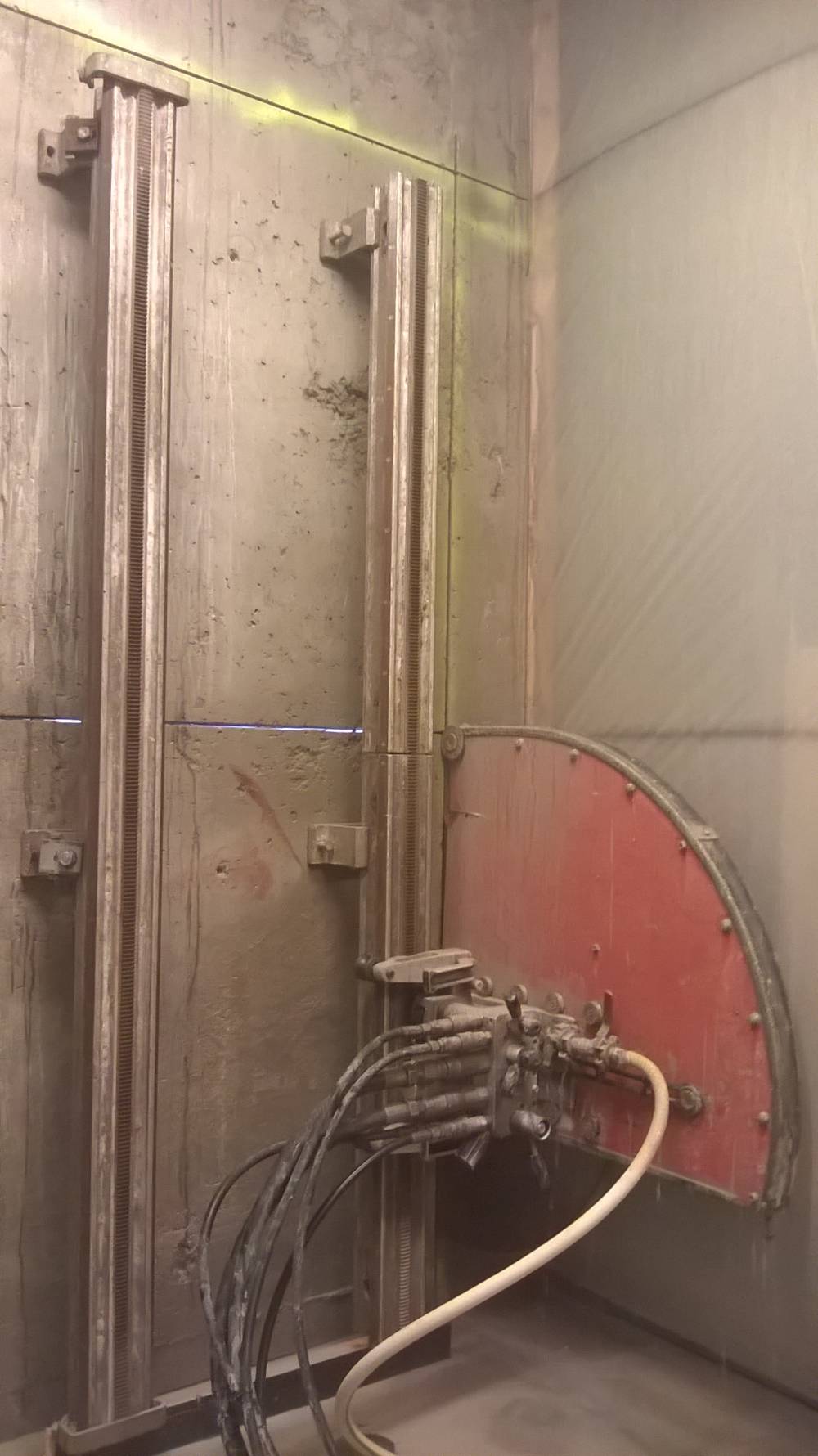 Scie Murale Hydraulique pour la création d'une porte